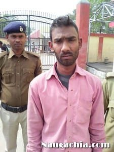 8 naugachia srab k sath giraftar