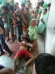 पेड़ स्कूली ऑटो पर गिरने से 5 बच्चे जख्मी 1 की मौत
