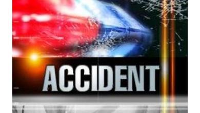 नवटोलिया गोगरी सडक़ पर वाहन गड्ढे में गिरा, पांच घायल-Naugachia News