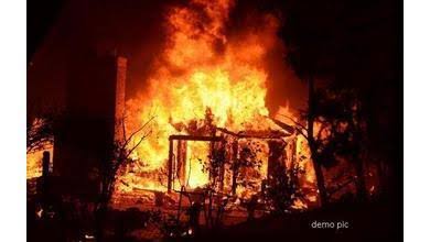 सोमवार को आग लगने से 3 घर जलकर राख-Naugachia News