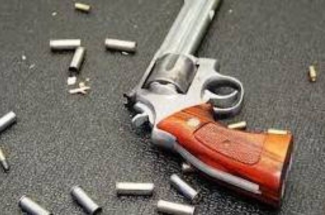 हथियारों के जखीरा व भारी मात्रा में गोलियों के साथ दो अपराधी धराया, मचा हडकंप-Naugachia News