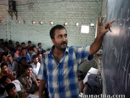 सुपर 30 के कर्मी की गिरफ्तारी से बौखलाये संचालक आनंद कुमार का कोतवाली में हंगामा