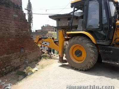 बिहपुर में ग्रामीण सड़क पर चला प्रशासन का बुल्डोजर-Naugachia News