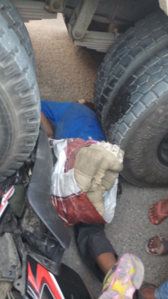 ब्रेकिंग न्यूज़: ट्रक में फस मोटरसाइकल सवार की हुई दर्दनाक मौत – Naugachia News