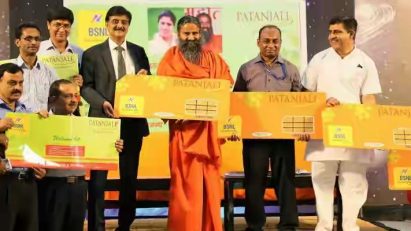 योगगुरु रामदेव ने लॉन्च की स्वदेशी समृद्धि सिम कार्ड, फ्री में मिलेगी ढाई लाख रुपये और 5 लाख रुपये तक का …!