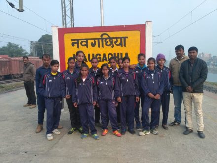 हैंडबॉल प्रतियोगिता में भाग लेने सिवान के लिए रवाना हुए नवगछिया बालिका वर्ग की टीम-Naugachia News