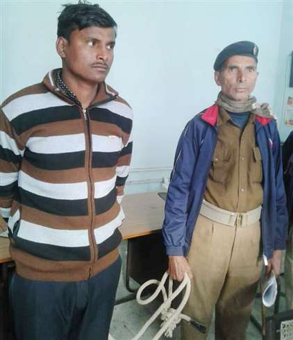 भागलपुर : सूजागंज बाजार में पिस्टल के साथ सड़क लुटेरा को पुलिस ने धर दबोचा