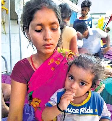 नवगछिया में दो वर्षीय बच्चा चमकी से पीड़ित.. न तो चिकित्सक मिले और न ही अन्य व्यवस्था -Naugachia News