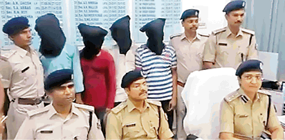 नवगछिया : पटना पुलिस ने किया खुलासा देसी कारबाइन, तीन कारतूस, पांच मोबाइल और बाइक बरामद -Naugachia News