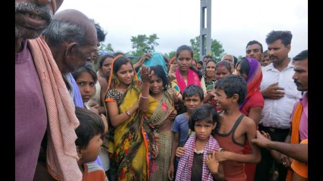 नवगछिया : अगर प्लेटफॉर्म ऊंचा रहता तो युवक की जान नहीं जाती, आठ लाख मुआवजा का आश्वासन -Naugachia News