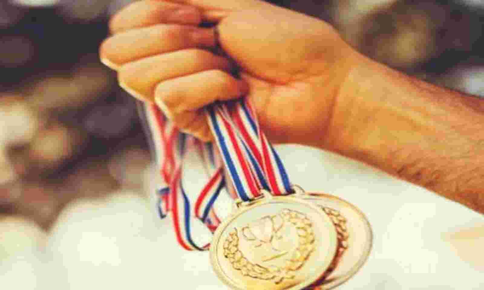 नवगछिया के युवक को दिल्ली में सम्मानित किया गया.. प्रतियोगिता में मिला कांस्य पदक