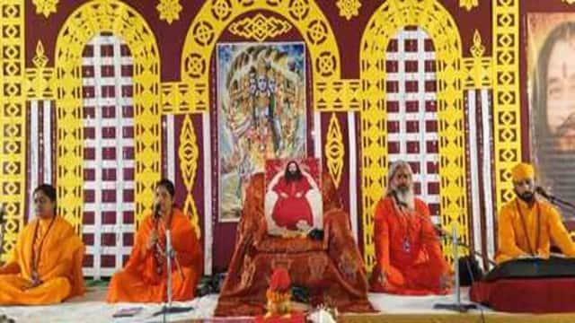 नवगछिया। : सैदपुर दुर्गा मन्दिर में चौथे दिन साध्वी अमृता भारती ने बतया मीराबाई की जीवन गाथा