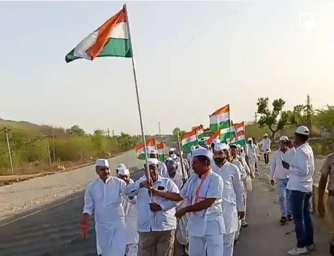 नारायणपुर : कांग्रेसी कार्यकर्ताओं ने राष्ट्रीय ध्वज तिरंगा के साथ आजादी की गौरव यात्रा