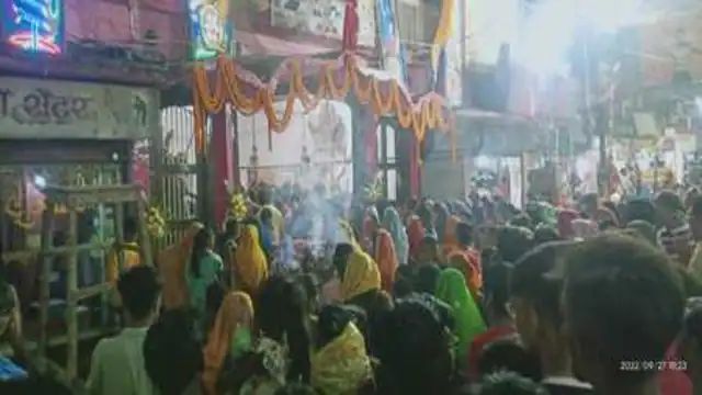 नवगछिया : मंदिर में मां दुर्गा की आरती में उमड़ी भीड़.. मैया के मंदिर में दंड