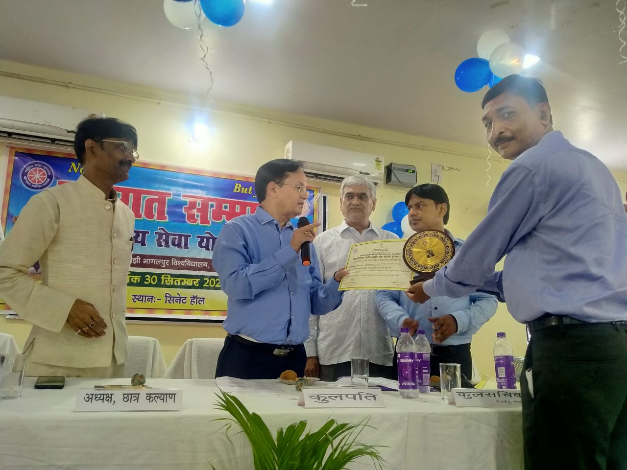 नवगछिया : एनएसएस पदाधिकारी को मिला सर्वश्रेष्ठ पुरस्कार.. छात्र-छात्राओं ने बधाई