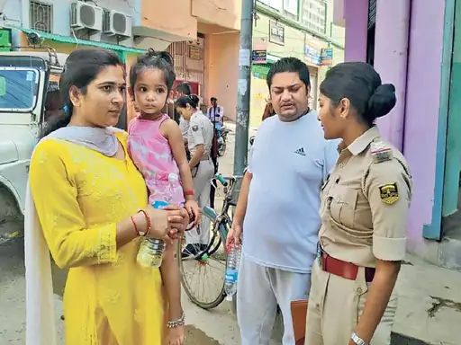 भागलपुर : लुटेरों ने महिला से कहा-बच्चे को स्कूल छोड़कर आओ; होशियारी की तो उसे गोली मार दूंगा