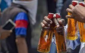 नवगछिया : घेराबंदी कर तीनों तस्कर को चार लीटर देसी शराब के साथ गिरफ्तार