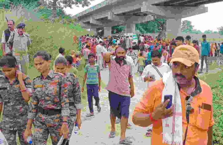 भागलपुर/नवगछिया : विक्रमशिला सेतु ध्वस्त.. गंगा के दो किनारों में बंटी ज़िंदगी, थम गई रफ्तार
