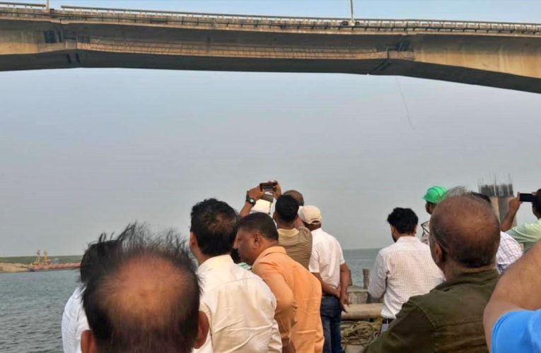 विक्रमशिला सेतु के टूटे हिस्से का सेना की GREF टीम ने किया निरीक्षण