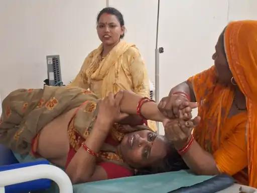 नवगछिया : NH-31 पर सड़क हादसा, बाइक सवार महिला समेत दो गंभीर घायल