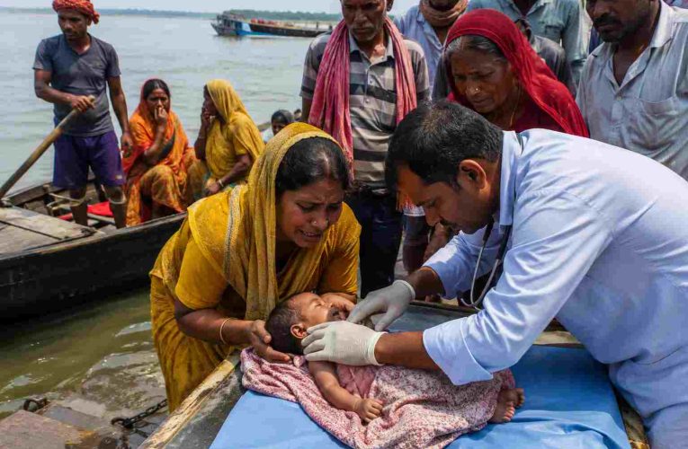 नवगछिया : इलाज में देरी बनी काल, नाव पर ही छह दिन की नवजात ने तोड़ा दम