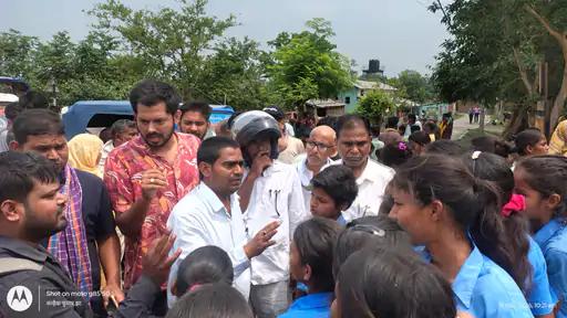 नवगछिया : एमडीएम में कीड़ा मिलने पर छात्रों ने किया सड़क जाम, स्कूल में हंगामा