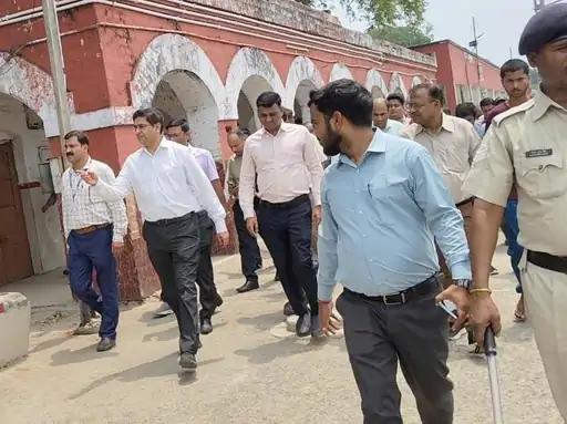 नवगछिया : डीआरएम ने कटरिया स्टेशन का किया औचक निरीक्षण, समस्याएं सुनीं